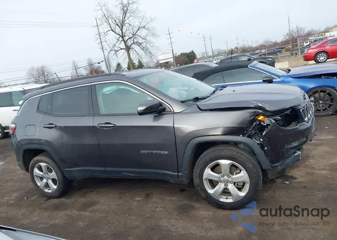 2021 Jeep Compass Latitude 4X4 z USA, uszkodzony, nr VIN 3C4NJDBB3MT601971